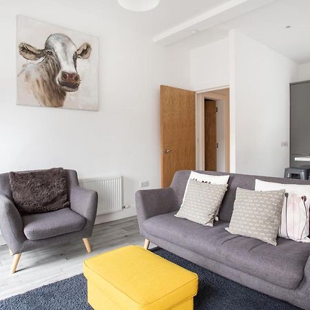 Modern Luxury Apartment, Sleeps 6, Best Location Belfast Bagian luar foto