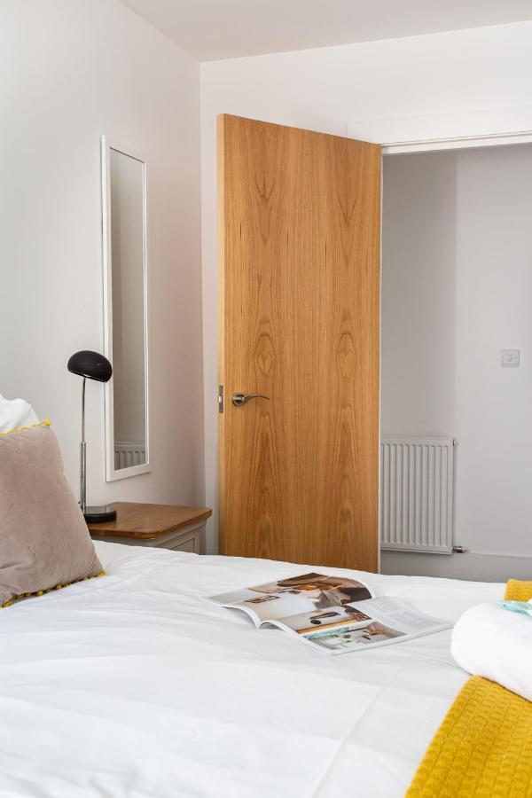 Modern Luxury Apartment, Sleeps 6, Best Location Belfast Bagian luar foto