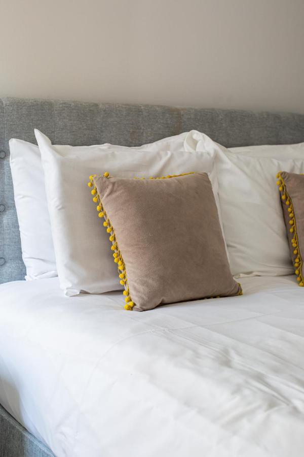 Modern Luxury Apartment, Sleeps 6, Best Location Belfast Bagian luar foto