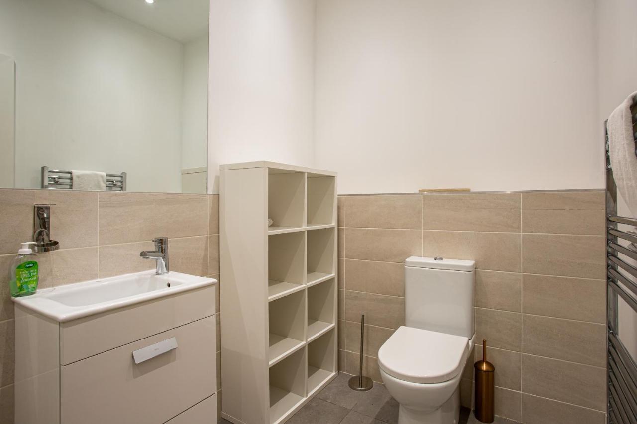 Modern Luxury Apartment, Sleeps 6, Best Location Belfast Bagian luar foto