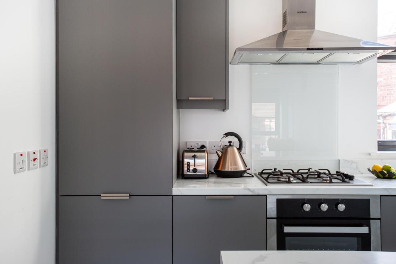 Modern Luxury Apartment, Sleeps 6, Best Location Belfast Bagian luar foto