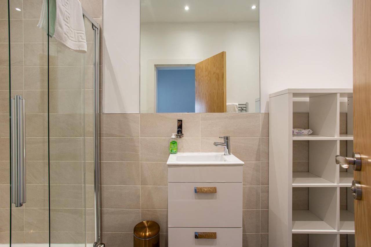 Modern Luxury Apartment, Sleeps 6, Best Location Belfast Bagian luar foto