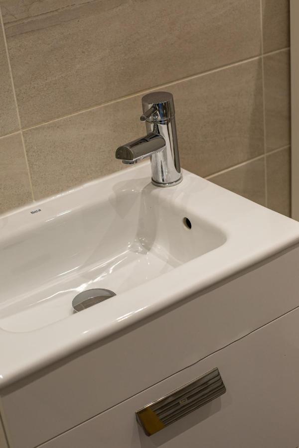 Modern Luxury Apartment, Sleeps 6, Best Location Belfast Bagian luar foto