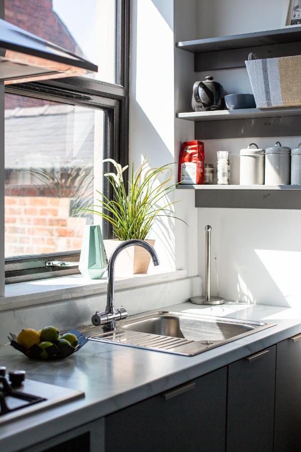 Modern Luxury Apartment, Sleeps 6, Best Location Belfast Bagian luar foto