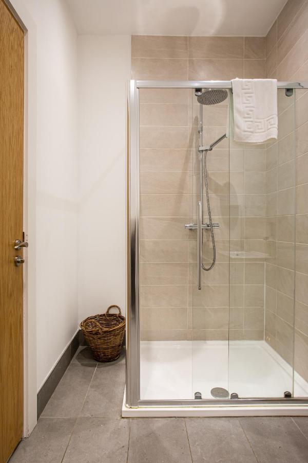 Modern Luxury Apartment, Sleeps 6, Best Location Belfast Bagian luar foto