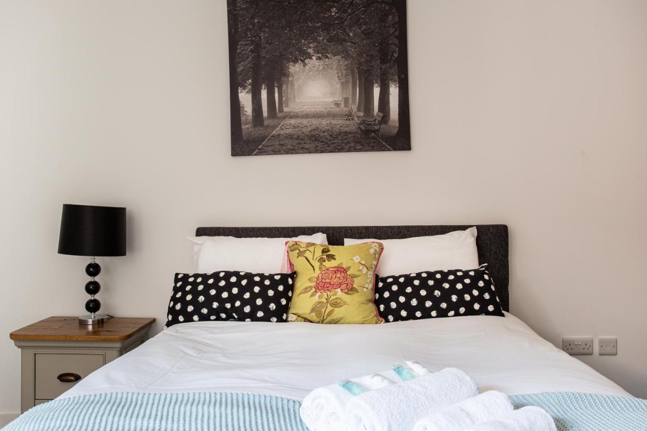Modern Luxury Apartment, Sleeps 6, Best Location Belfast Bagian luar foto
